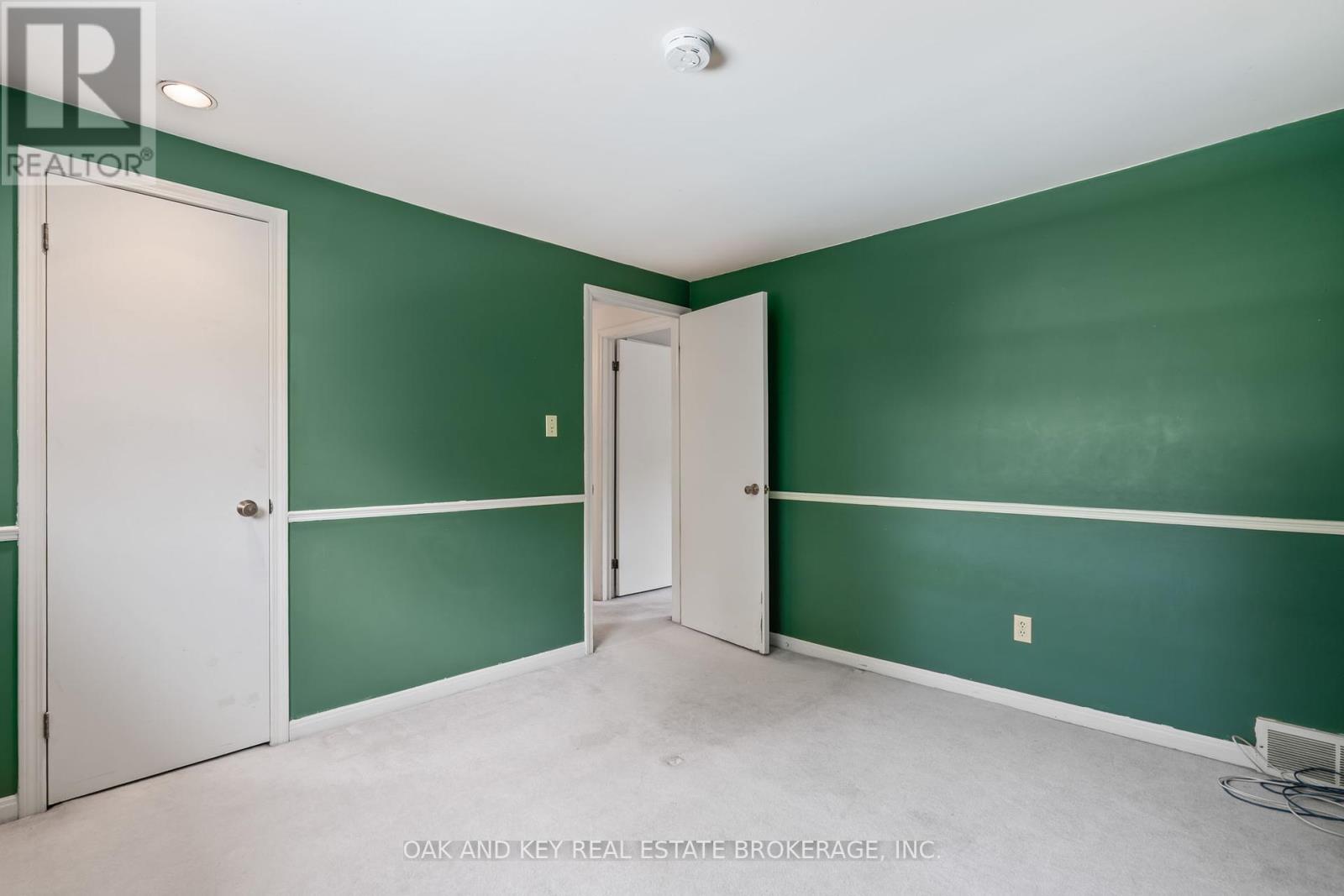 948 Farnham Road N, London South, Ontario  N6K 1S1 - Photo 7 - X12401902