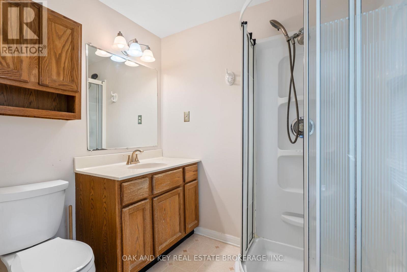 948 Farnham Road N, London South, Ontario  N6K 1S1 - Photo 5 - X12401902
