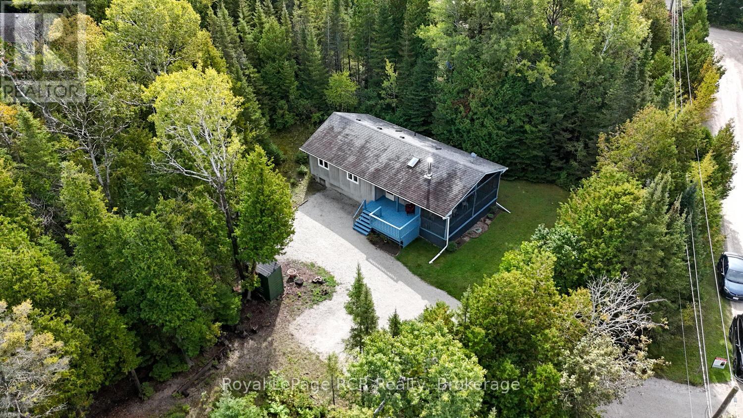 8 Molly Street, Northern Bruce Peninsula, Ontario  N0H 1W0 - Photo 6 - X12425202