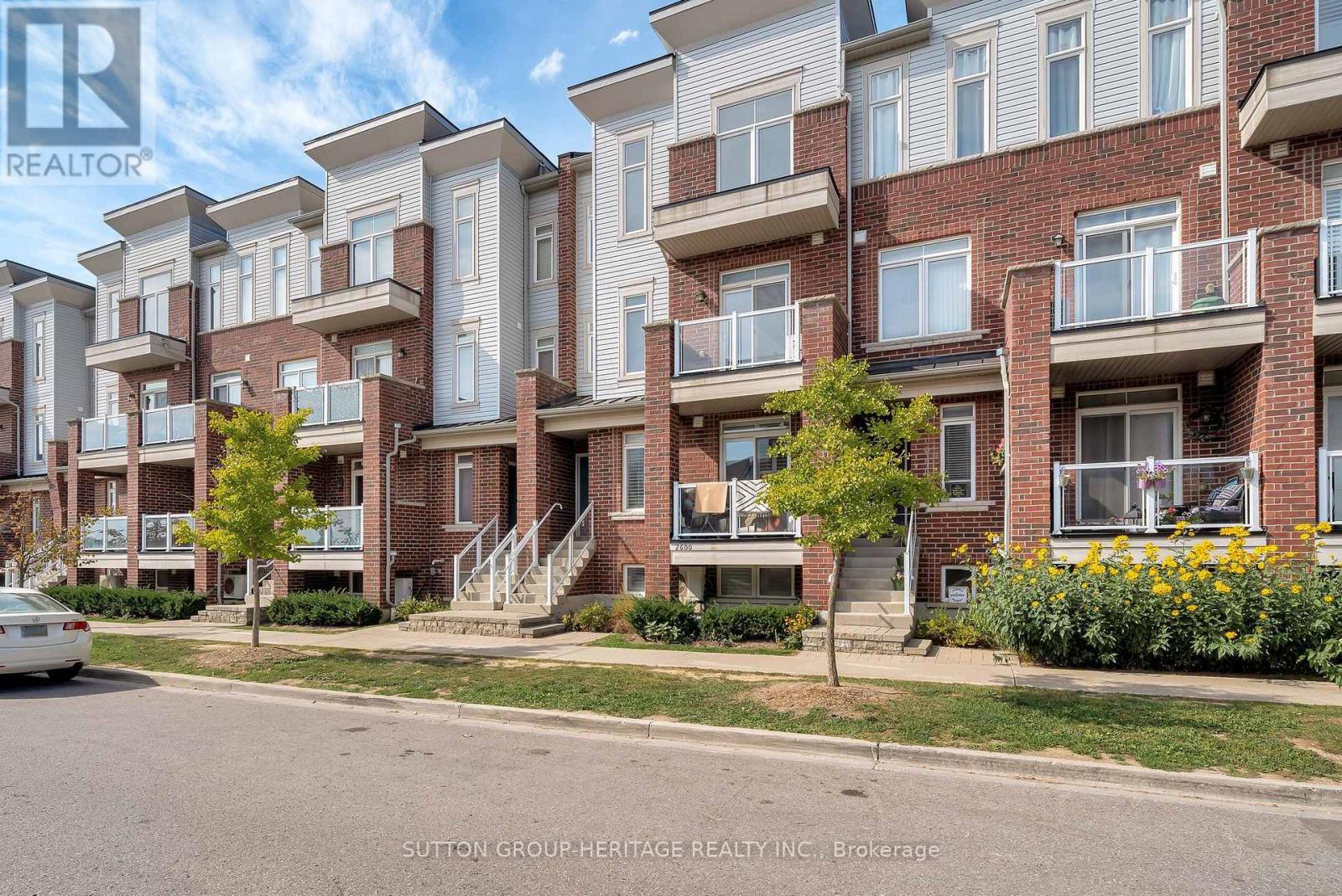 2598 William Jackson Drive, Pickering, Ontario  L1X 0E4 - Photo 2 - E12424892