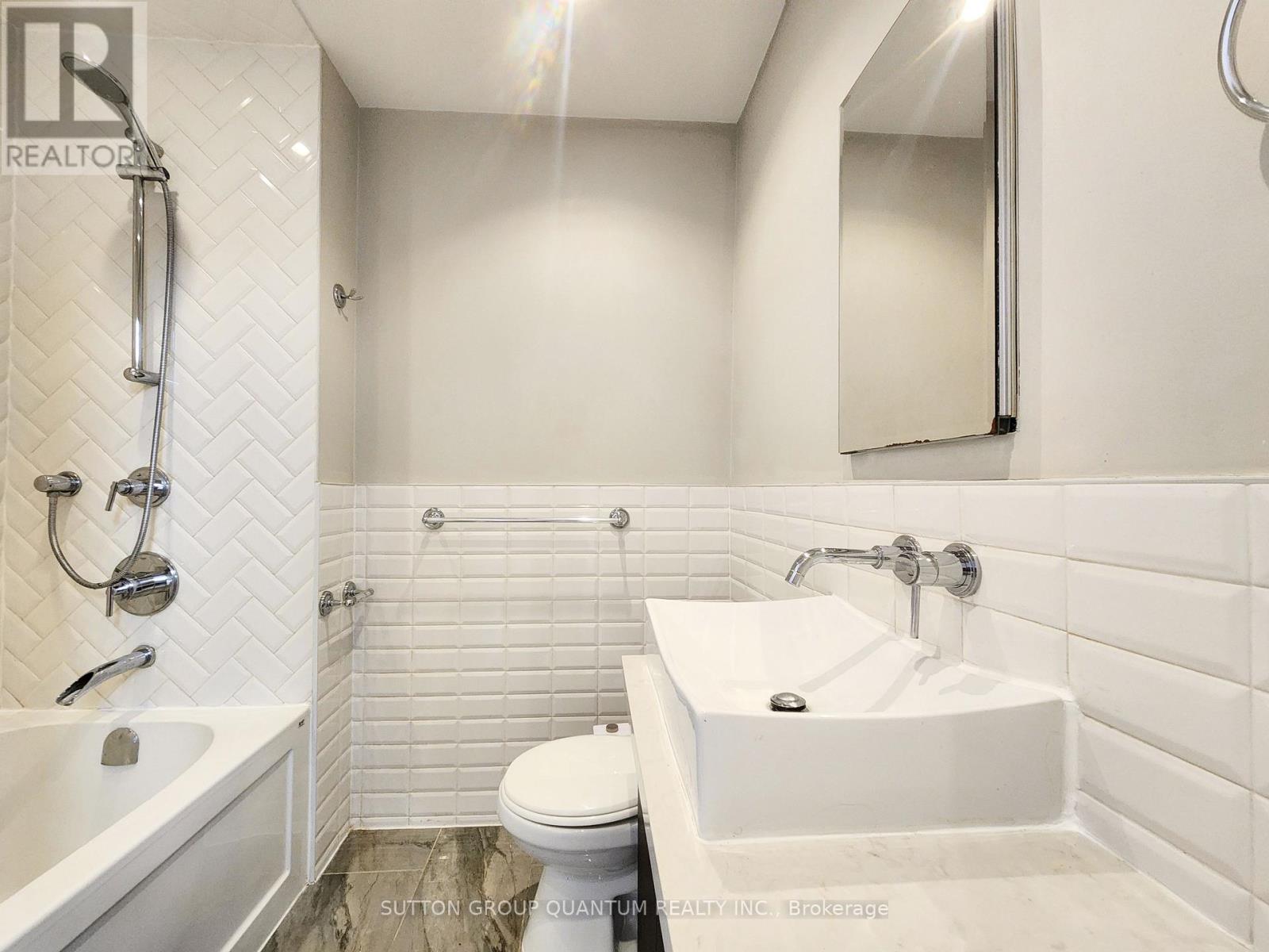 Upper - 291 Roncesvalles Avenue, Toronto, Ontario  M6R 2M3 - Photo 10 - W12425091