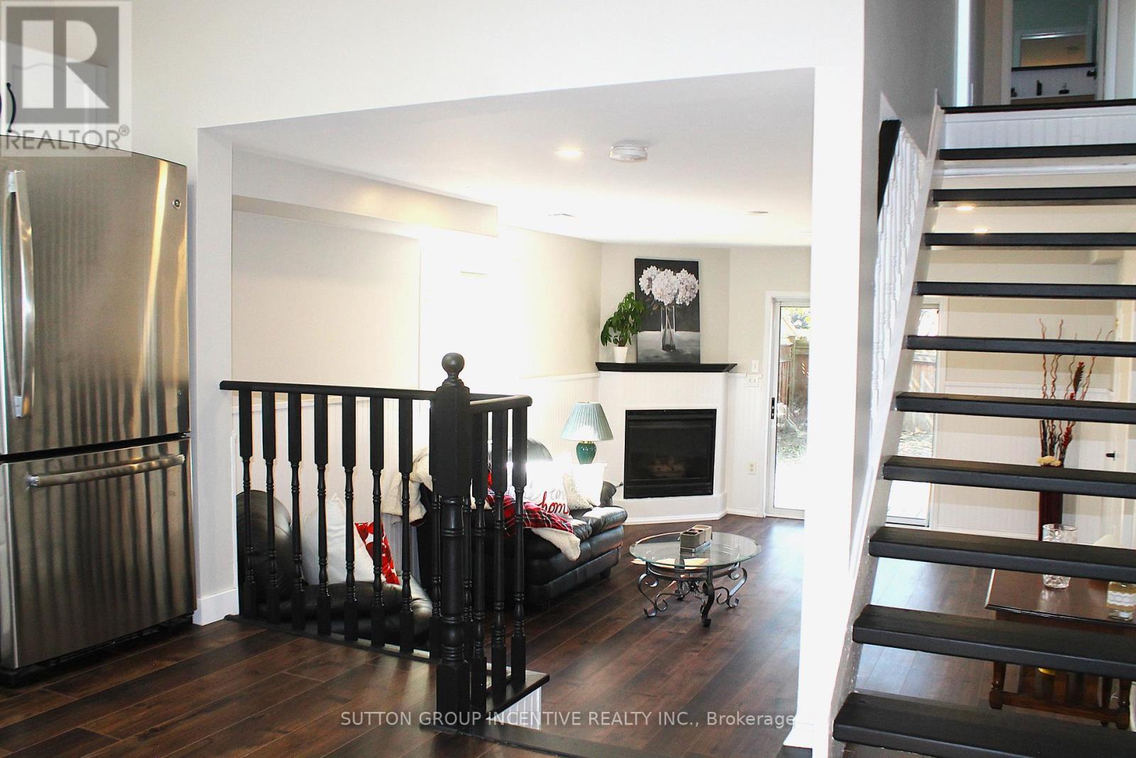 30 Assiniboine Drive, Barrie, Ontario  L4N 8G4 - Photo 10 - S12425182