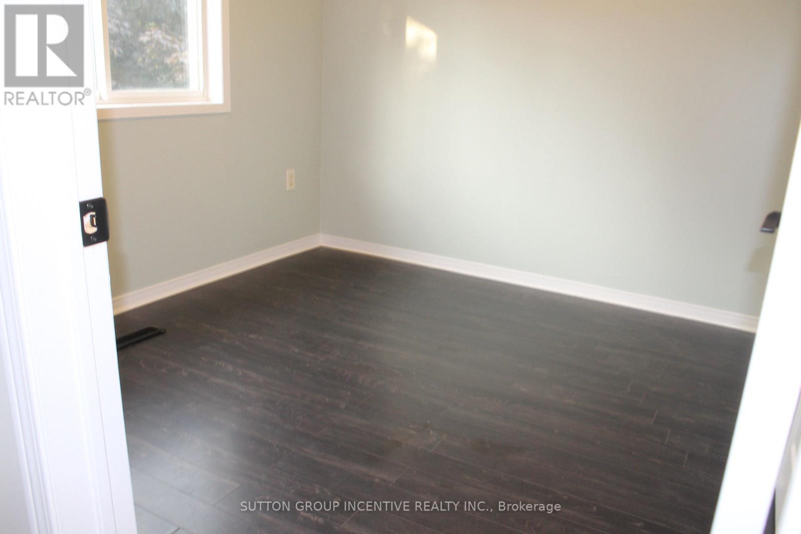 30 Assiniboine Drive, Barrie, Ontario  L4N 8G4 - Photo 17 - S12425182