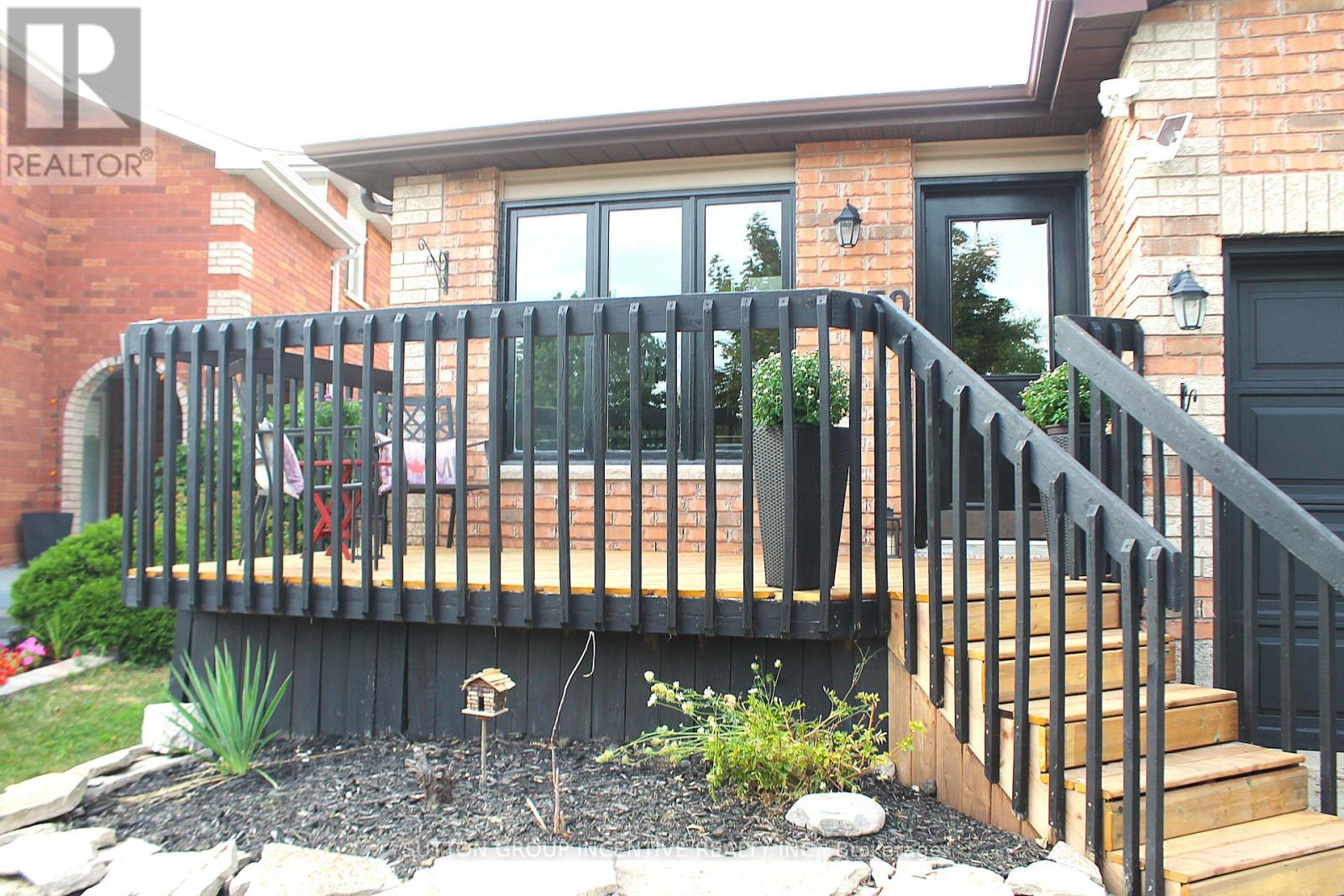 30 Assiniboine Drive, Barrie, Ontario  L4N 8G4 - Photo 3 - S12425182