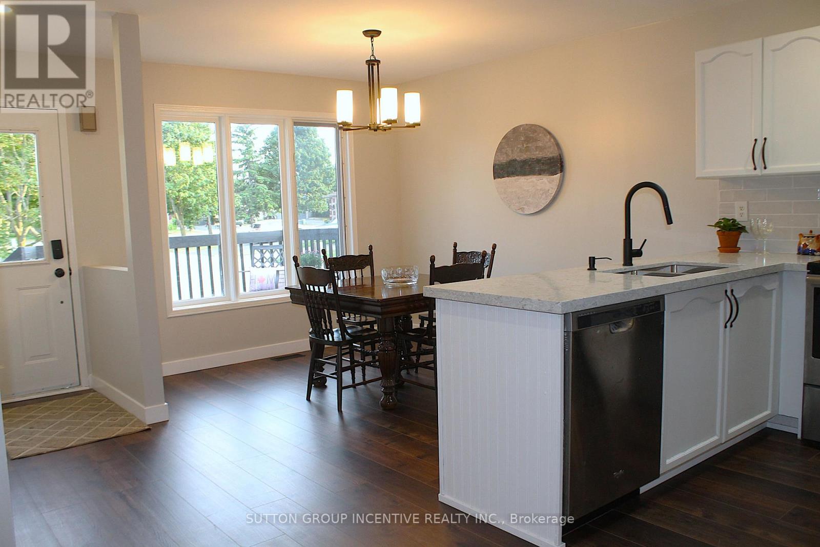 30 Assiniboine Drive, Barrie, Ontario  L4N 8G4 - Photo 7 - S12425182
