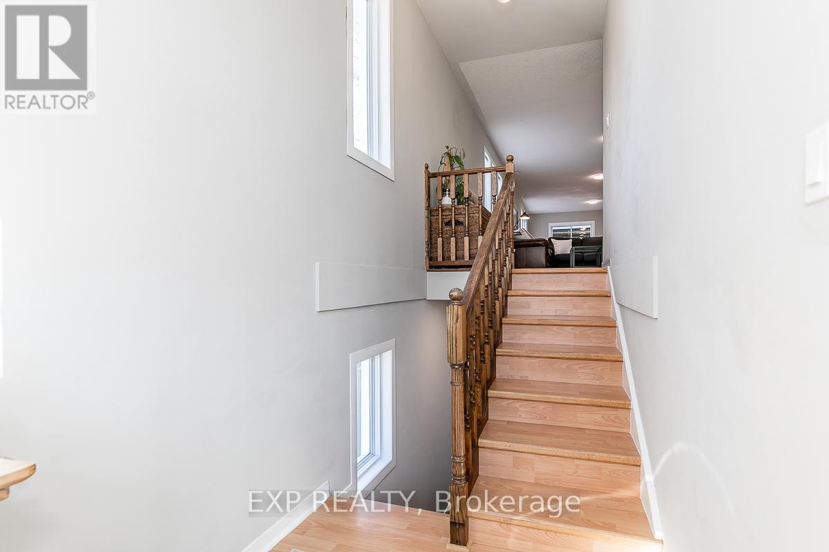 3152 Mosley Street, Wasaga Beach, Ontario  L9Z 1V6 - Photo 4 - S12425190