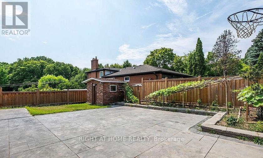 12 Eldorado Court, Toronto (York University Heights), Ontario  M3J 1W9 - Photo 11 - W12425183