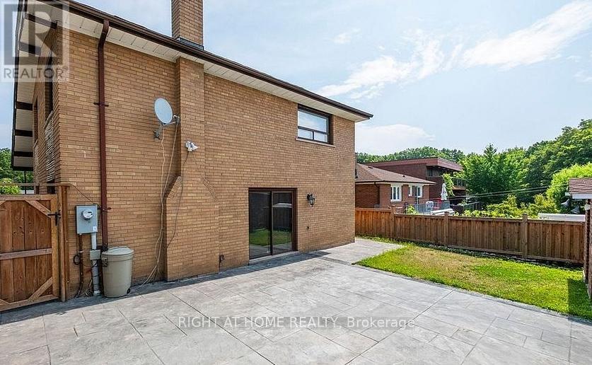 12 Eldorado Court, Toronto (York University Heights), Ontario  M3J 1W9 - Photo 12 - W12425183