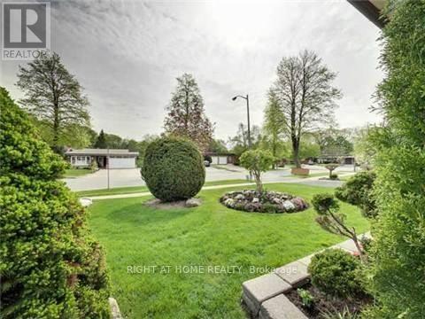 12 Eldorado Court, Toronto (York University Heights), Ontario  M3J 1W9 - Photo 2 - W12425183