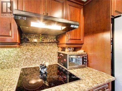 12 Eldorado Court, Toronto (York University Heights), Ontario  M3J 1W9 - Photo 5 - W12425183