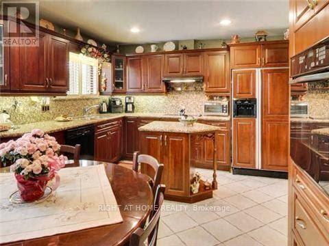 12 Eldorado Court, Toronto (York University Heights), Ontario  M3J 1W9 - Photo 6 - W12425183