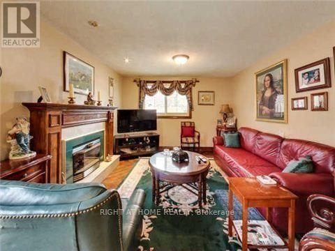 12 Eldorado Court, Toronto (York University Heights), Ontario  M3J 1W9 - Photo 7 - W12425183