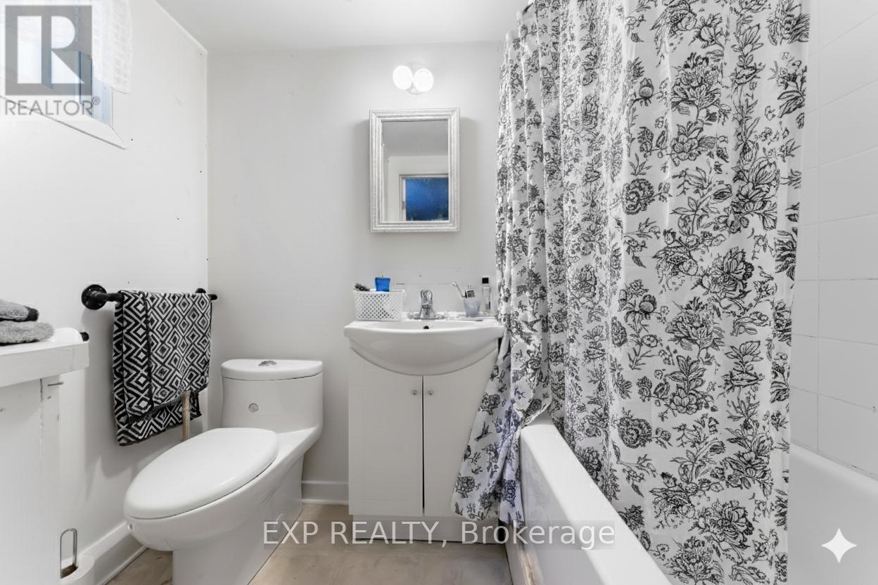 506 Vernon Avenue, Ottawa, Ontario  K1K 1A6 - Photo 12 - X12425217