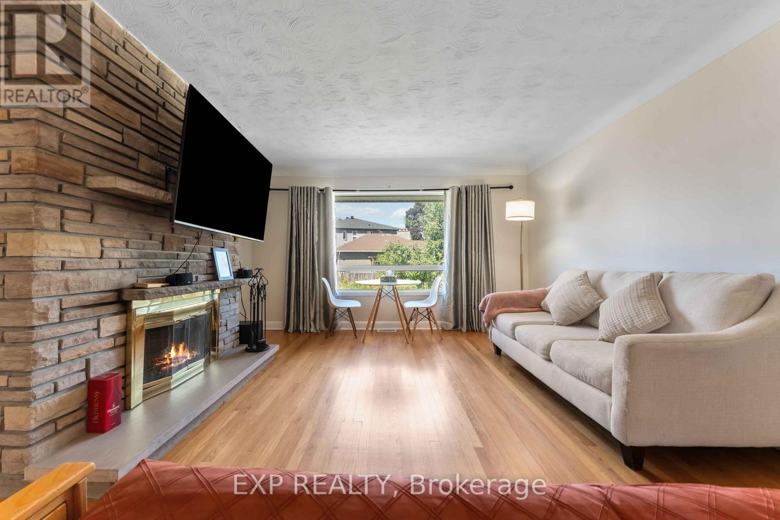 506 Vernon Avenue, Ottawa, Ontario  K1K 1A6 - Photo 2 - X12425217