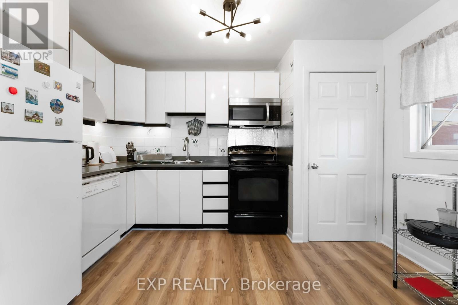 506 Vernon Avenue, Ottawa, Ontario  K1K 1A6 - Photo 3 - X12425217