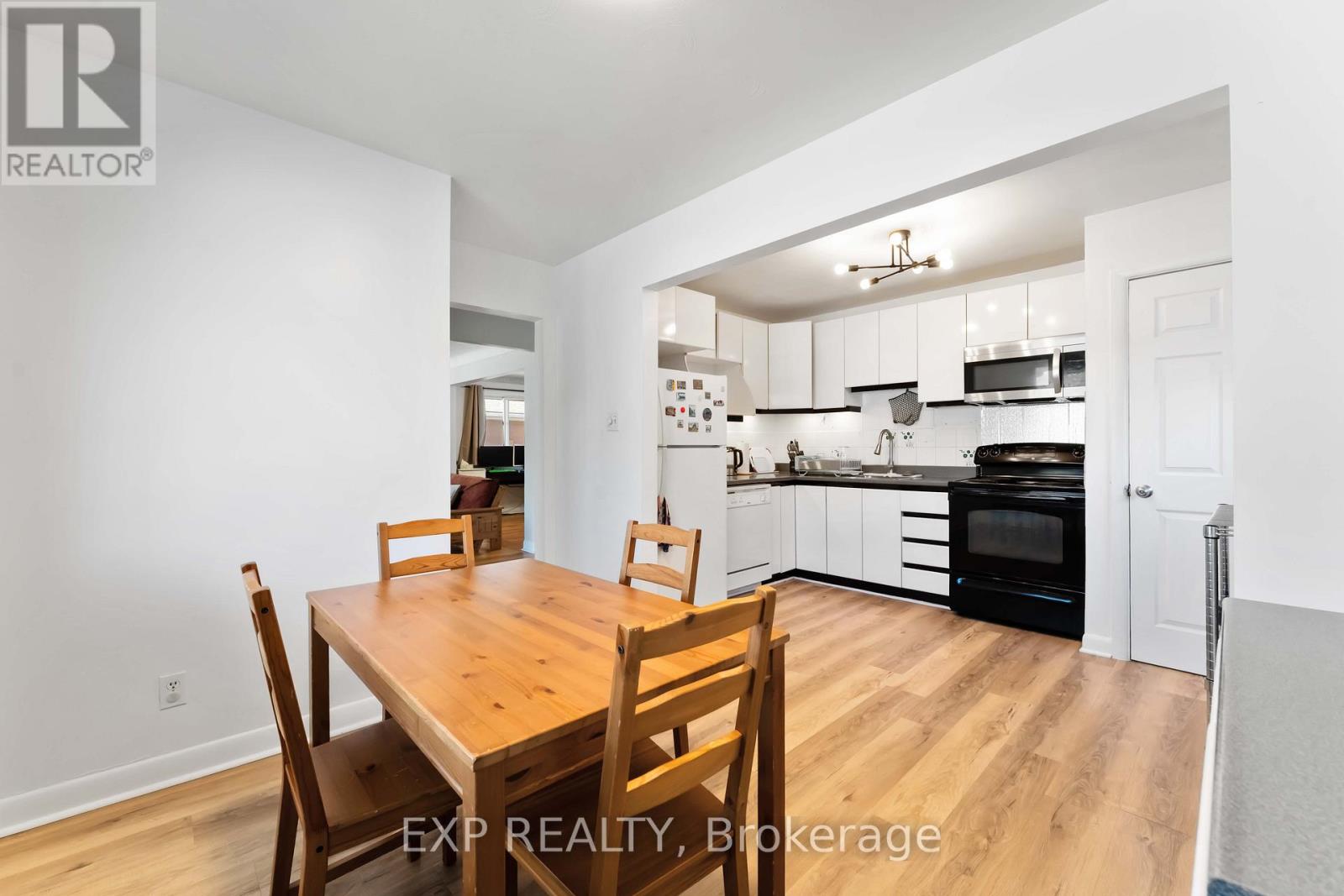 506 Vernon Avenue, Ottawa, Ontario  K1K 1A6 - Photo 4 - X12425217