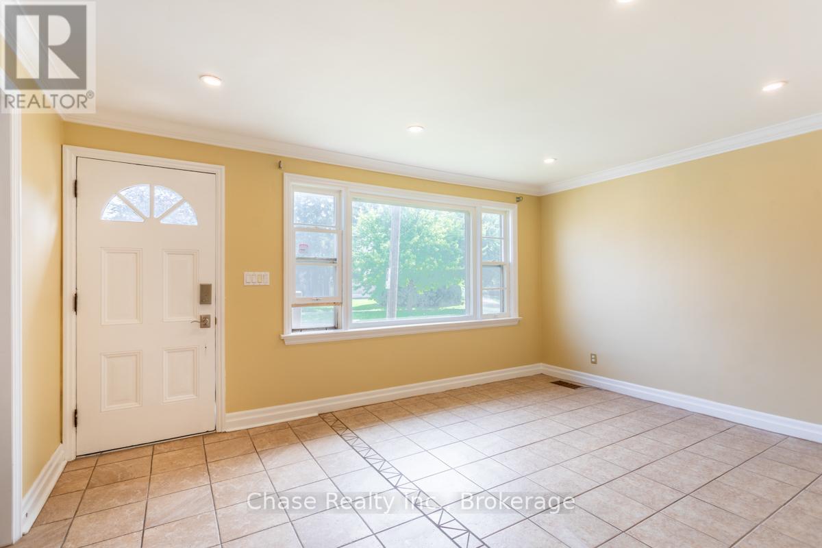 402 Guelph Line, Burlington, Ontario  L7R 3L4 - Photo 3 - W12425208