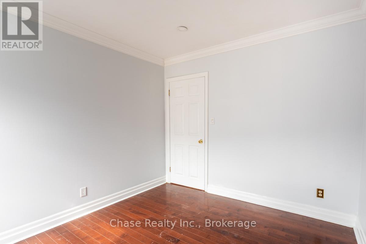 402 Guelph Line, Burlington, Ontario  L7R 3L4 - Photo 9 - W12425208