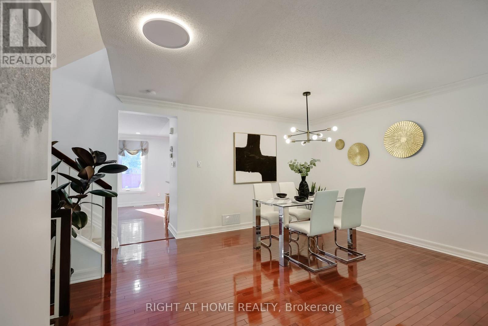 60 Mersey Drive, Ottawa, Ontario  K2K 3A6 - Photo 11 - X12425213