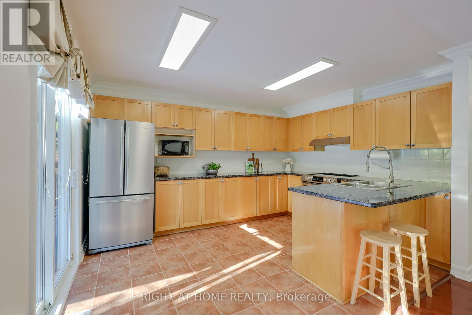 60 Mersey Drive, Ottawa, Ontario  K2K 3A6 - Photo 12 - X12425213