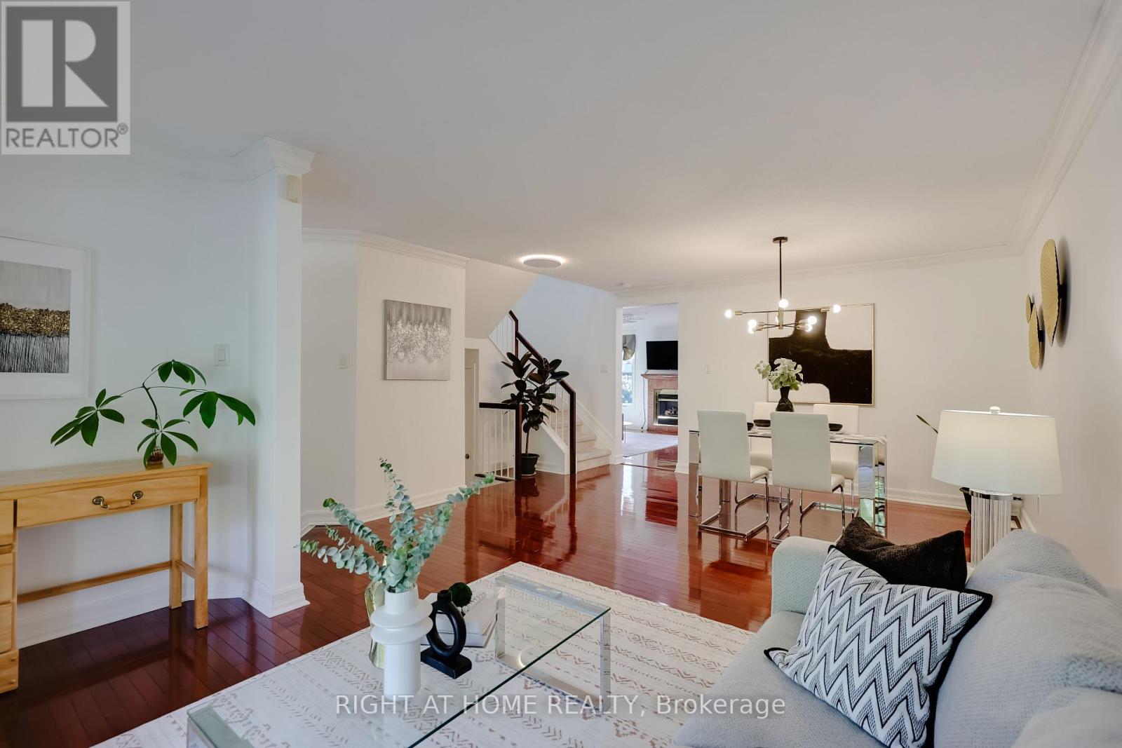 60 Mersey Drive, Ottawa, Ontario  K2K 3A6 - Photo 4 - X12425213