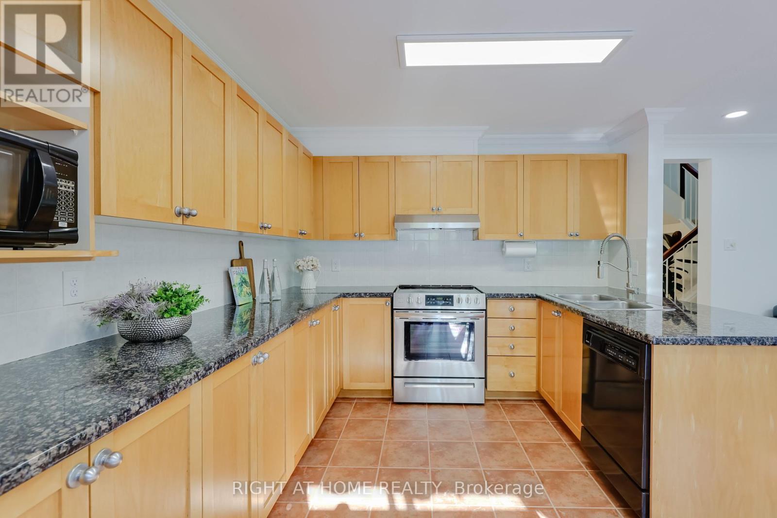 60 Mersey Drive, Ottawa, Ontario  K2K 3A6 - Photo 14 - X12425213