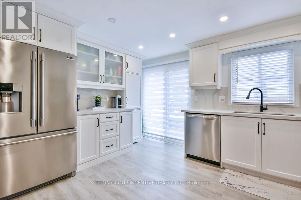 29 Wells Crescent, Barrie, Ontario  L4N 5W8 - Photo 12 - S12425219