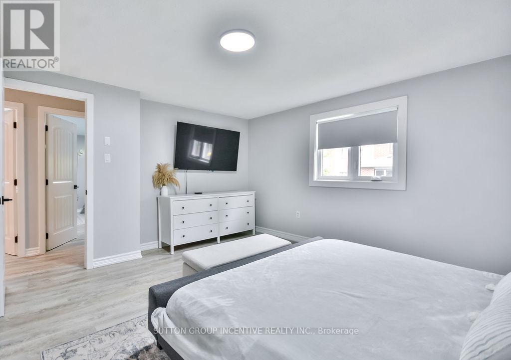 29 Wells Crescent, Barrie, Ontario  L4N 5W8 - Photo 16 - S12425219