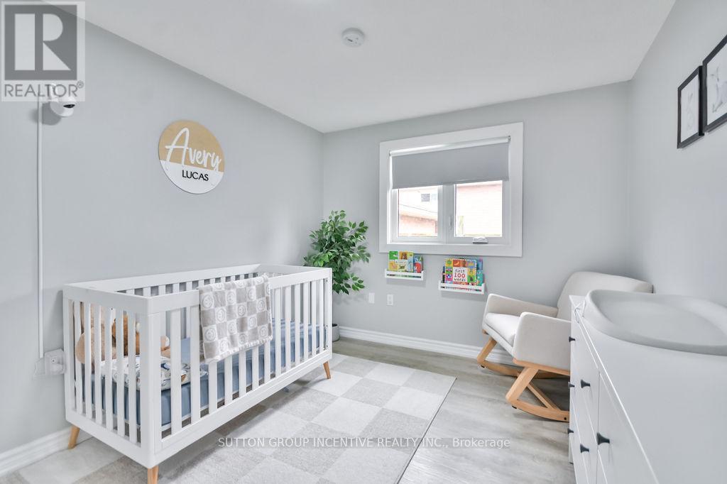 29 Wells Crescent, Barrie, Ontario  L4N 5W8 - Photo 19 - S12425219
