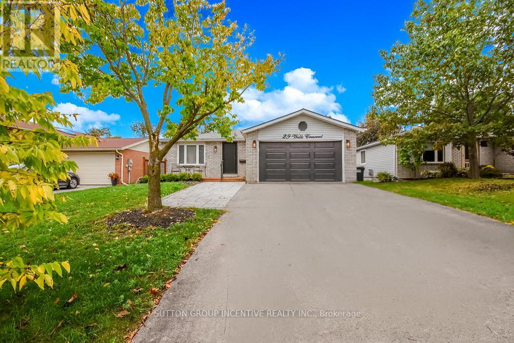 29 Wells Crescent, Barrie, Ontario  L4N 5W8 - Photo 2 - S12425219