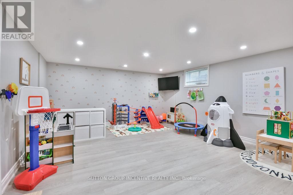 29 Wells Crescent, Barrie, Ontario  L4N 5W8 - Photo 22 - S12425219