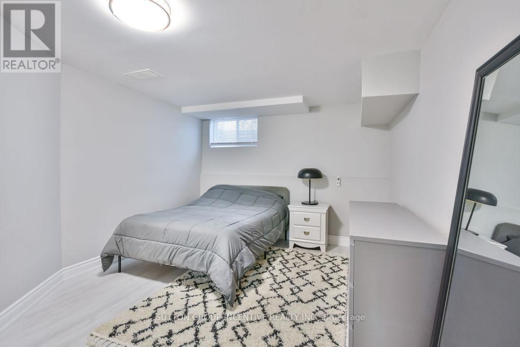 29 Wells Crescent, Barrie, Ontario  L4N 5W8 - Photo 28 - S12425219