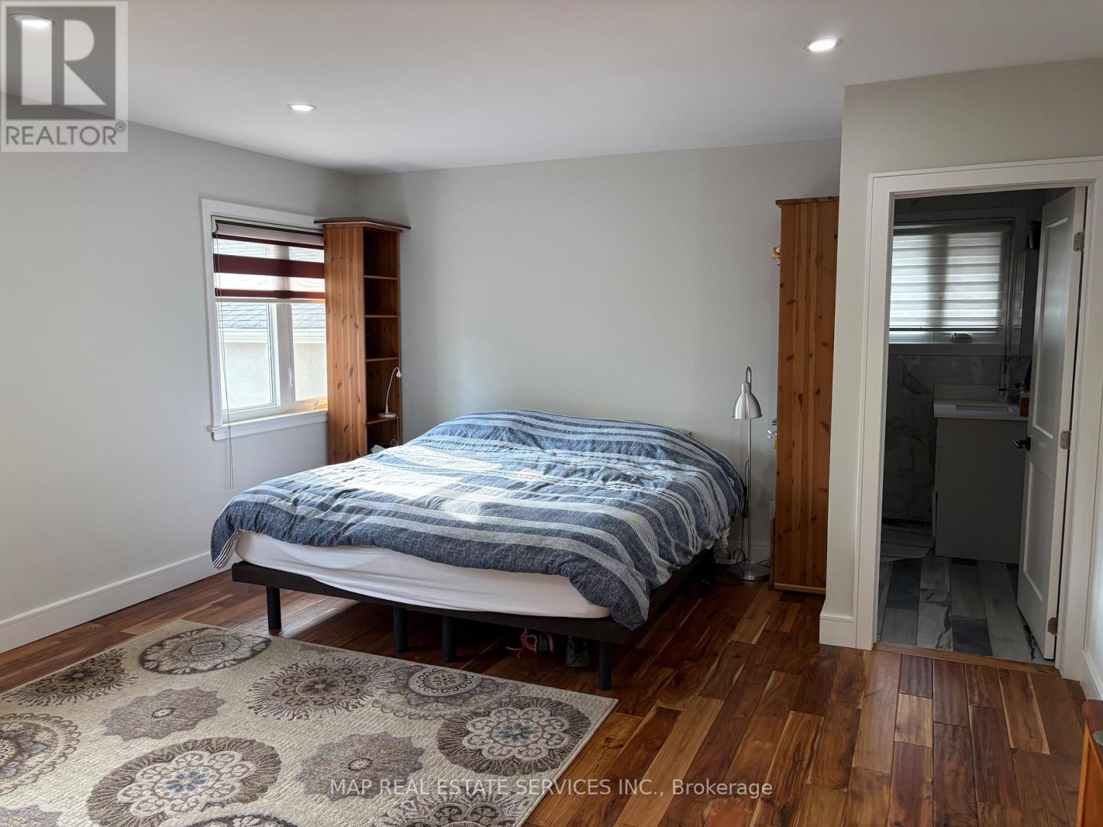 260 Hillside Drive, Mississauga, Ontario  L5M 1G5 - Photo 7 - W12425212