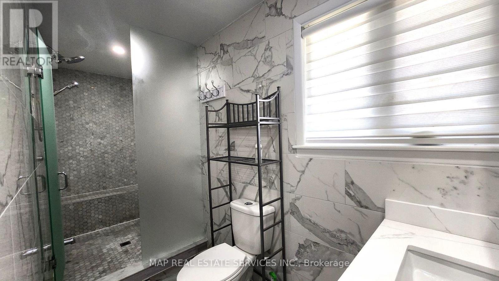 260 Hillside Drive, Mississauga, Ontario  L5M 1G5 - Photo 8 - W12425212