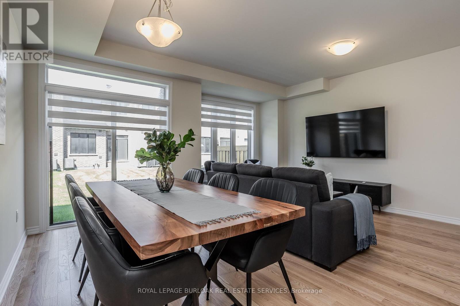 1407 Oakmont Common, Burlington, Ontario  L7P 0V8 - Photo 10 - W12422713