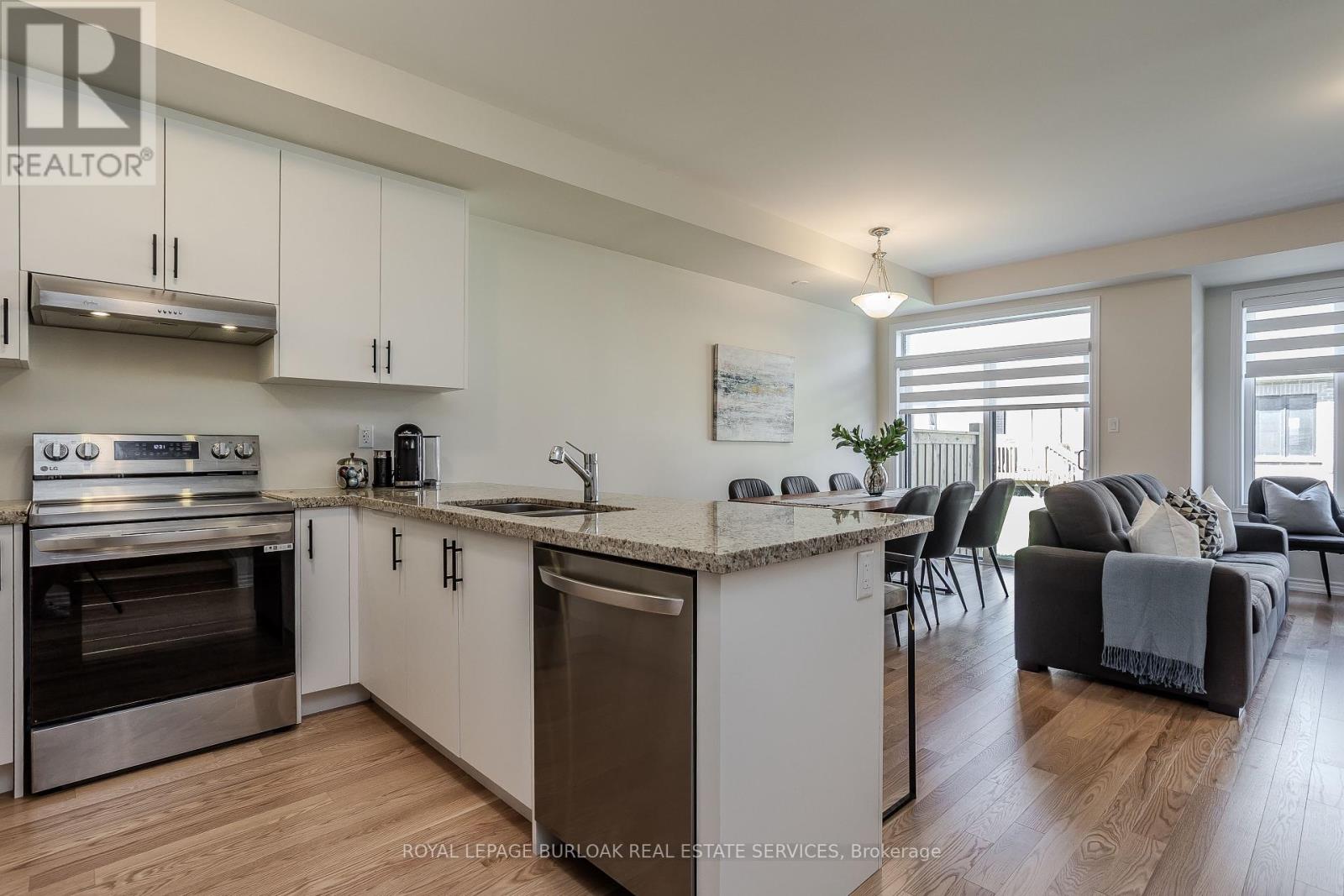1407 Oakmont Common, Burlington, Ontario  L7P 0V8 - Photo 8 - W12422713