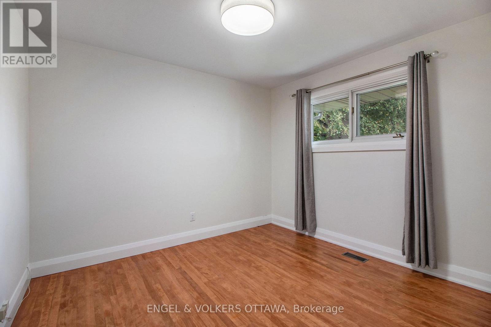 2061 Vincent Street, Ottawa, Ontario  K1G 2M8 - Photo 12 - X12425231