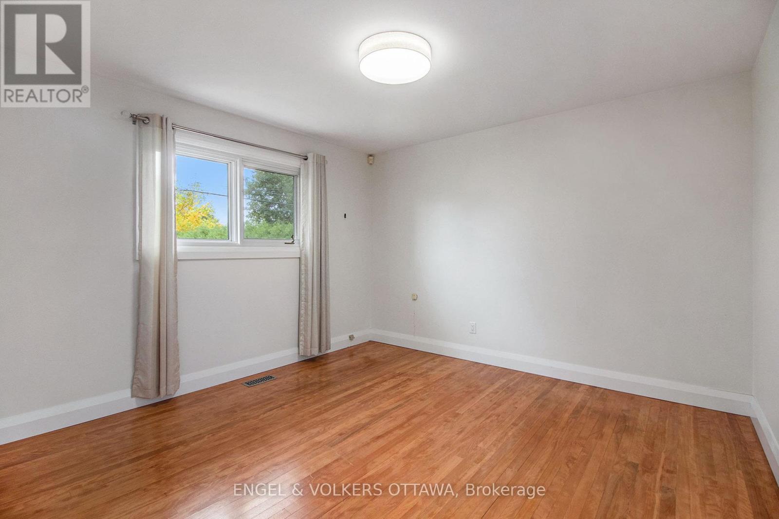 2061 Vincent Street, Ottawa, Ontario  K1G 2M8 - Photo 17 - X12425231
