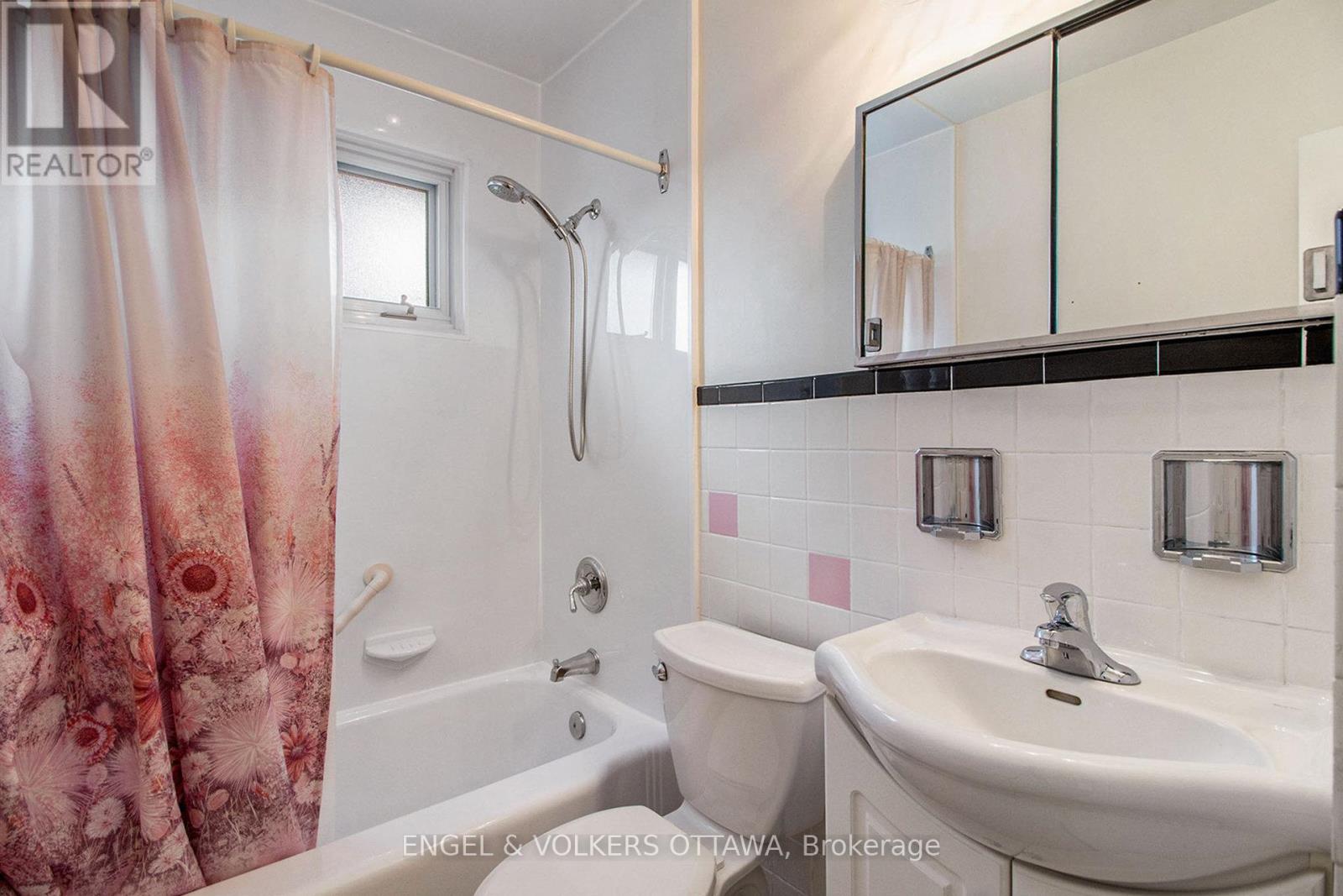 2061 Vincent Street, Ottawa, Ontario  K1G 2M8 - Photo 18 - X12425231