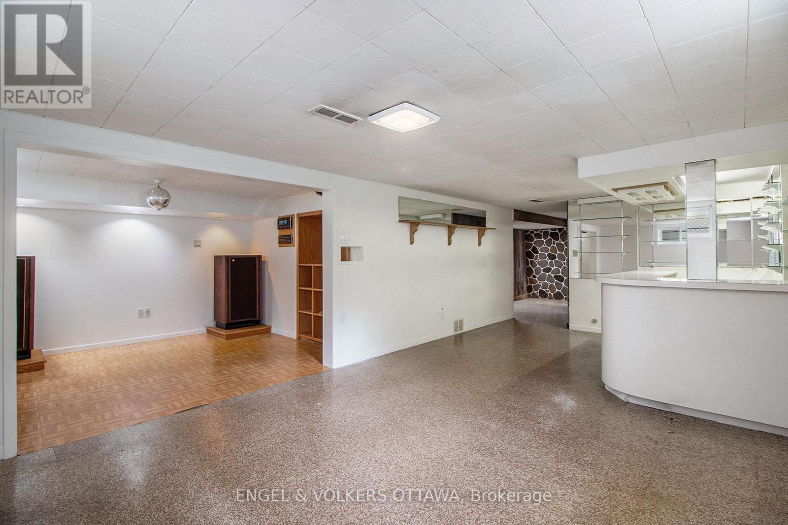 2061 Vincent Street, Ottawa, Ontario  K1G 2M8 - Photo 22 - X12425231