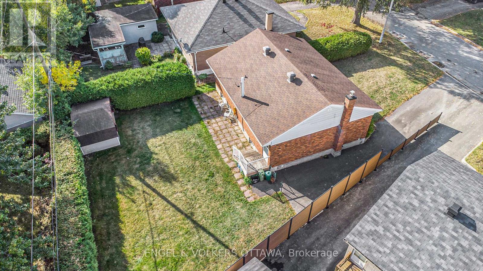 2061 Vincent Street, Ottawa, Ontario  K1G 2M8 - Photo 3 - X12425231