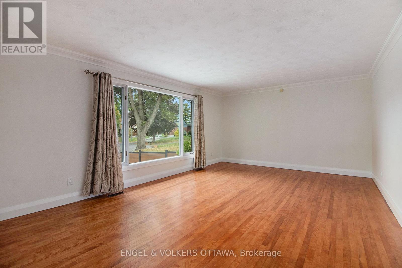 2061 Vincent Street, Ottawa, Ontario  K1G 2M8 - Photo 6 - X12425231