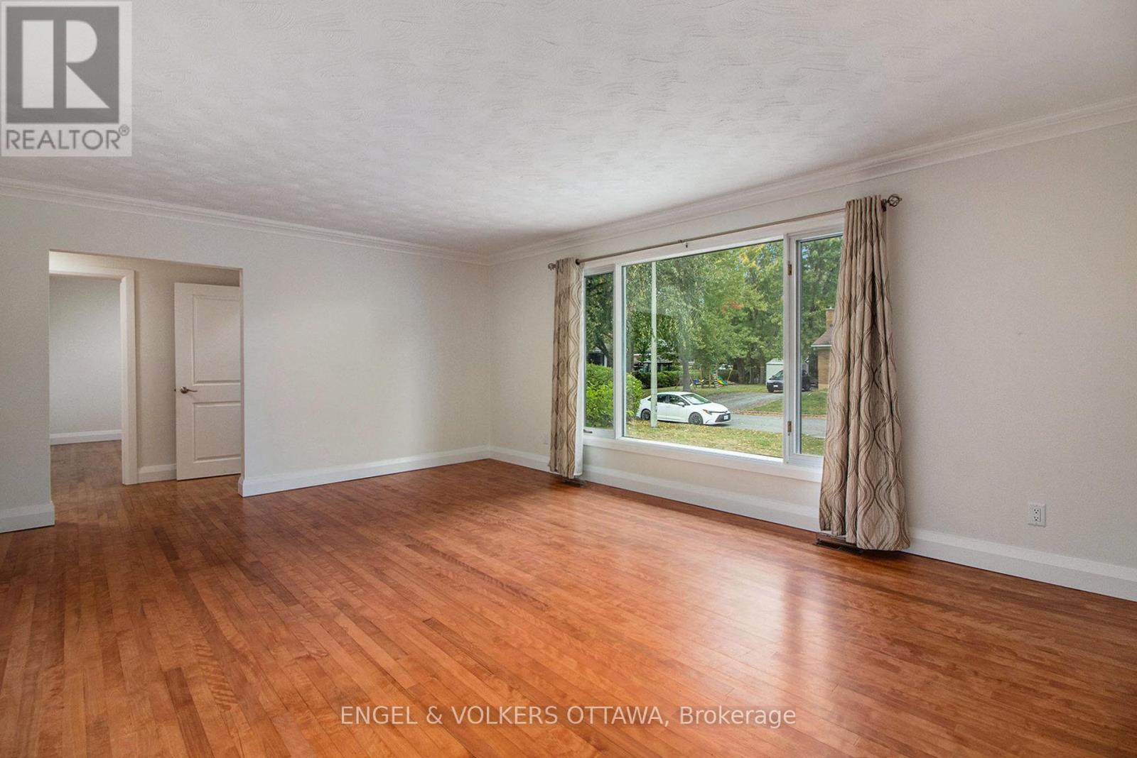 2061 Vincent Street, Ottawa, Ontario  K1G 2M8 - Photo 7 - X12425231