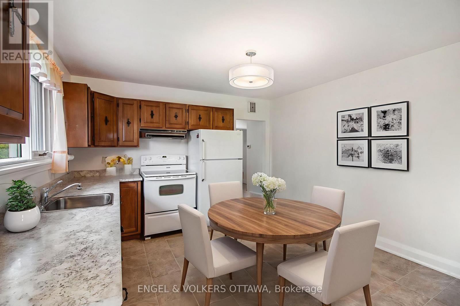 2061 Vincent Street, Ottawa, Ontario  K1G 2M8 - Photo 9 - X12425231