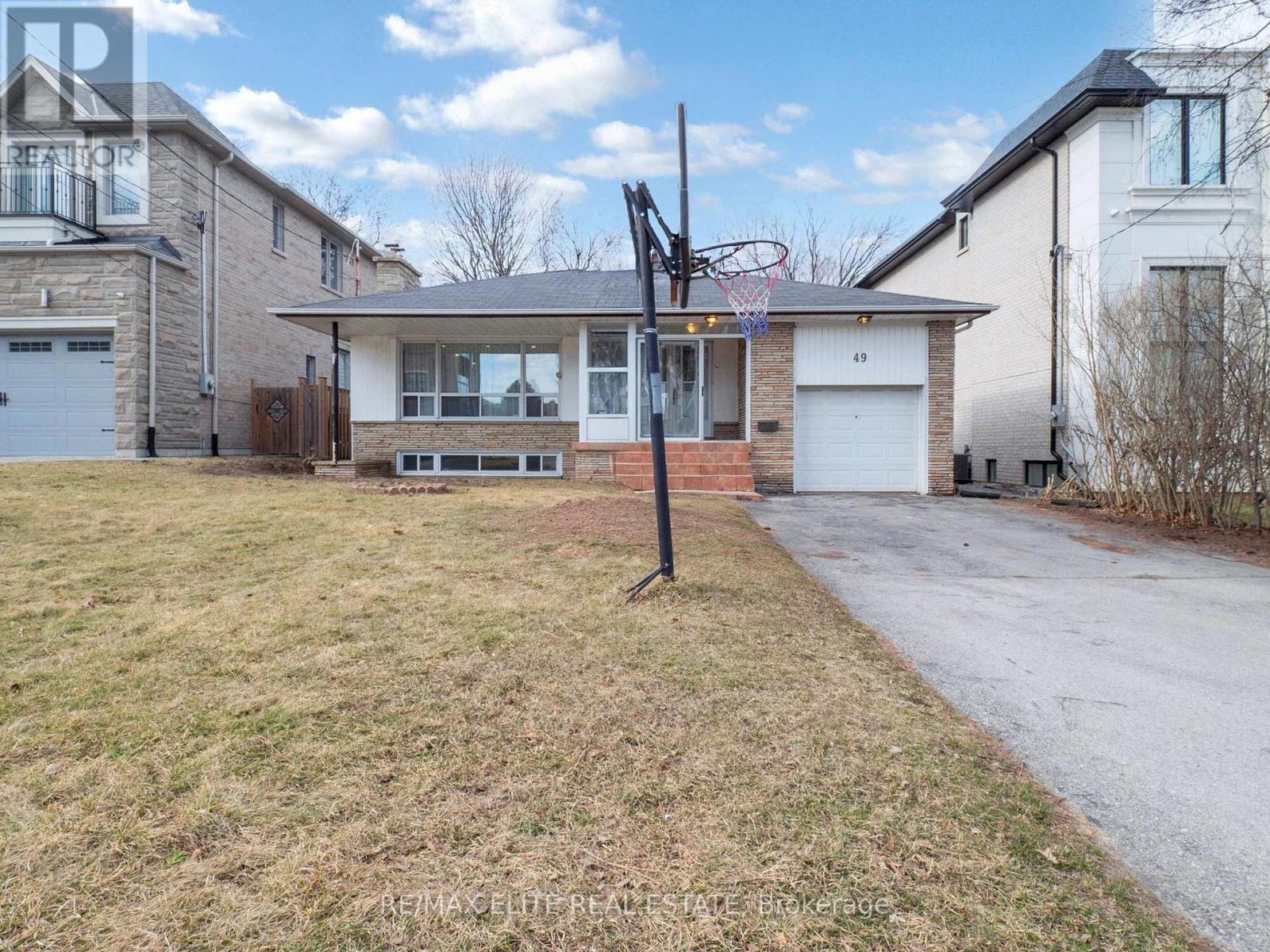 49 VIAMEDE CRESCENT, Toronto, Ontario