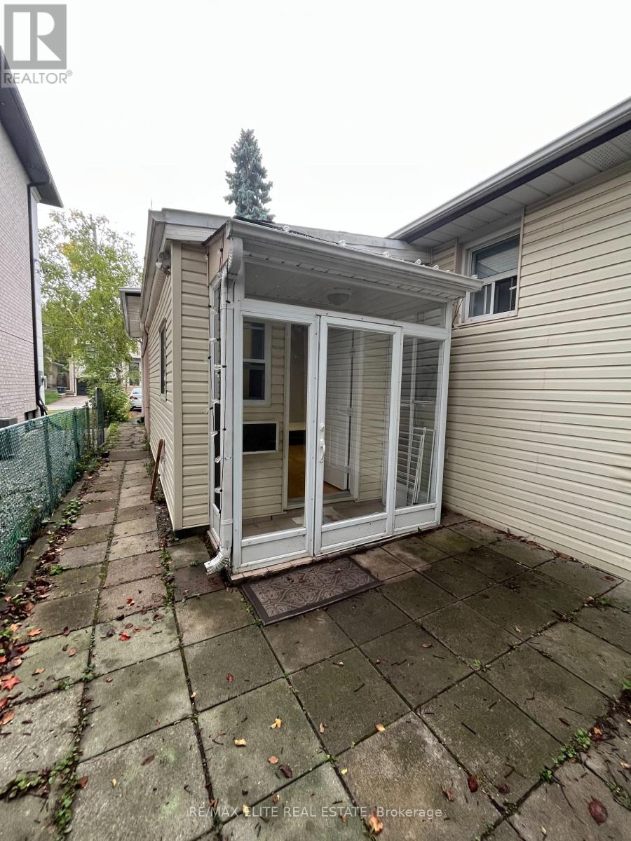 49 Viamede Crescent, Toronto, Ontario  M2K 2A7 - Photo 2 - C12425239