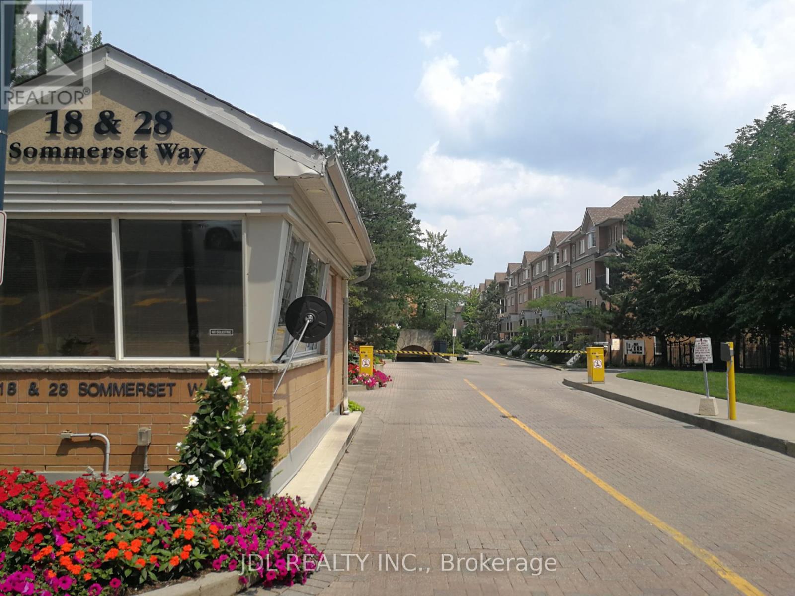 1112 - 18 SOMMERSET WAY, Toronto, Ontario