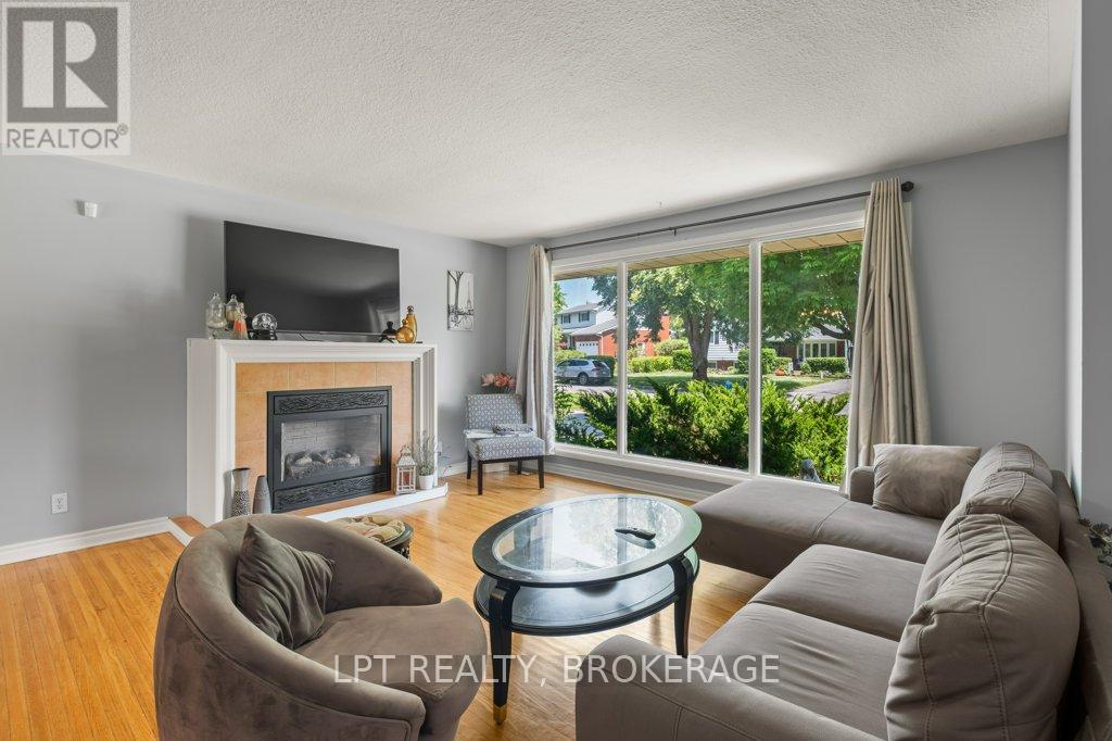 14 Herchmer Crescent, Kingston, Ontario  K7M 2V9 - Photo 2 - X12242053