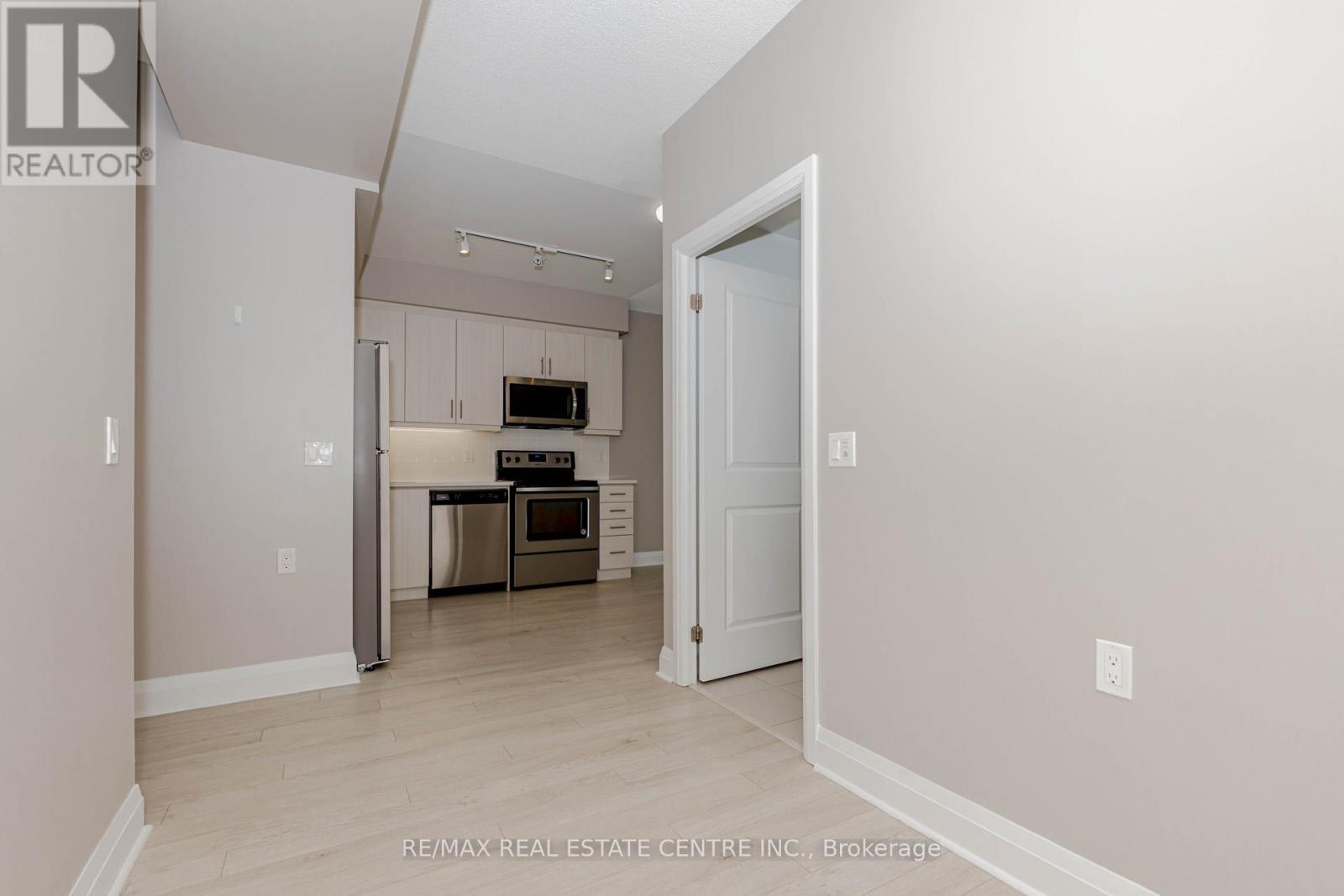 506 - 15 Zorra Street, Toronto, Ontario  M8Z 0C1 - Photo 9 - W12425246