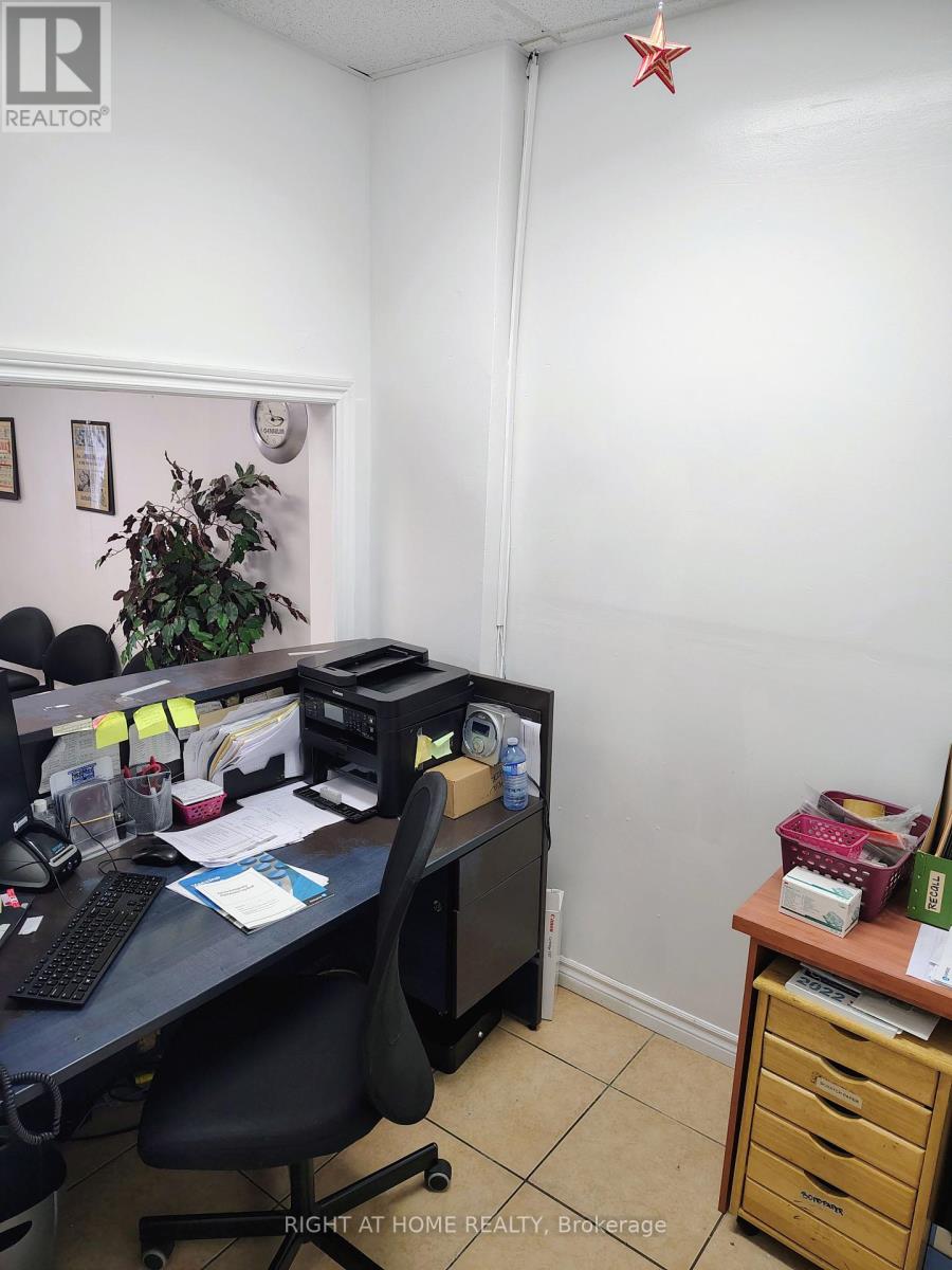 Main - 1254 Bloor Street W, Toronto, Ontario  M6H 1N5 - Photo 5 - W12425247